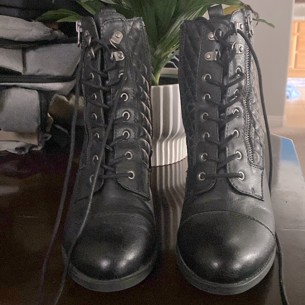 White mountain lace up boots good con worn about 4 times